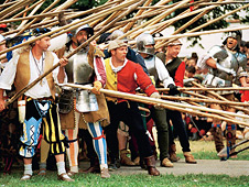 Wenn beim Mittelalterfest in Bretten das Hauen und Stechen beginnt, bekommt der Medikus viel zu tun.